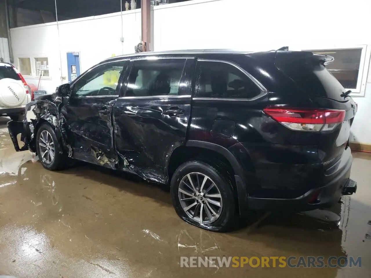 2 fotografías del automóvil dañado 5TDJZRFH8KS570419 TOYOTA HIGHLANDER 2019