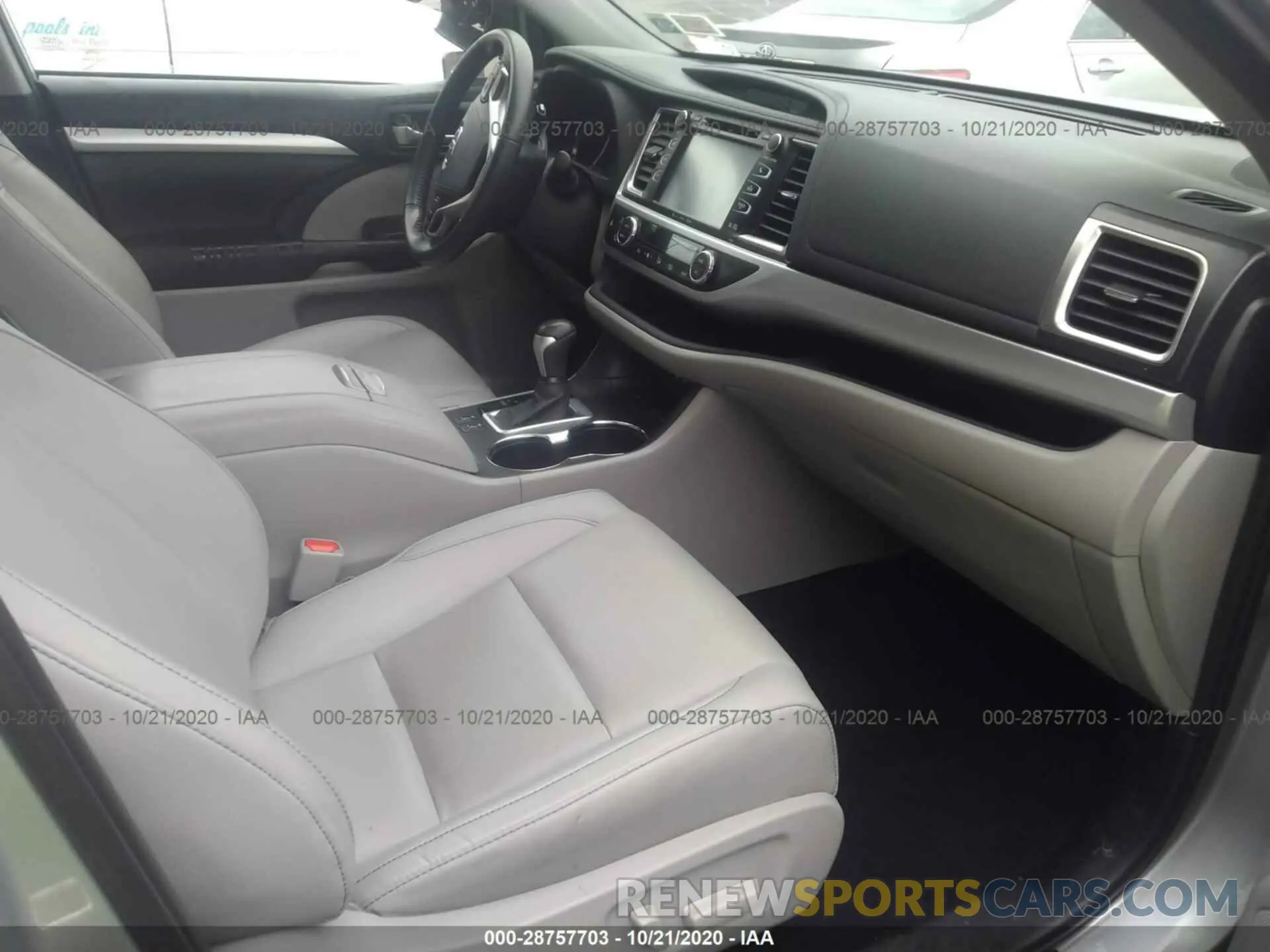 5 fotografías del automóvil dañado 5TDJZRFH8KS578066 TOYOTA HIGHLANDER 2019