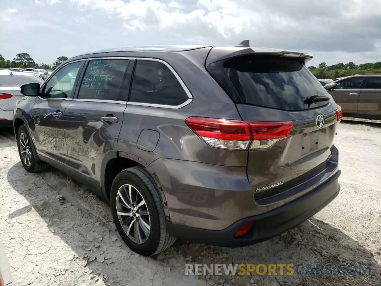 3 fotografías del automóvil dañado 5TDJZRFH8KS588290 TOYOTA HIGHLANDER 2019