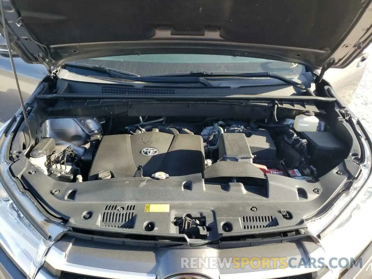 7 fotografías del automóvil dañado 5TDJZRFH8KS588290 TOYOTA HIGHLANDER 2019