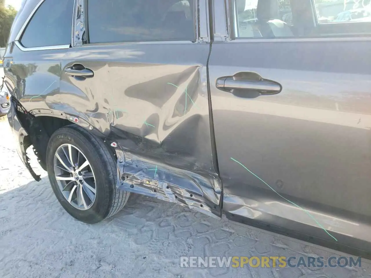9 fotografías del automóvil dañado 5TDJZRFH8KS588290 TOYOTA HIGHLANDER 2019