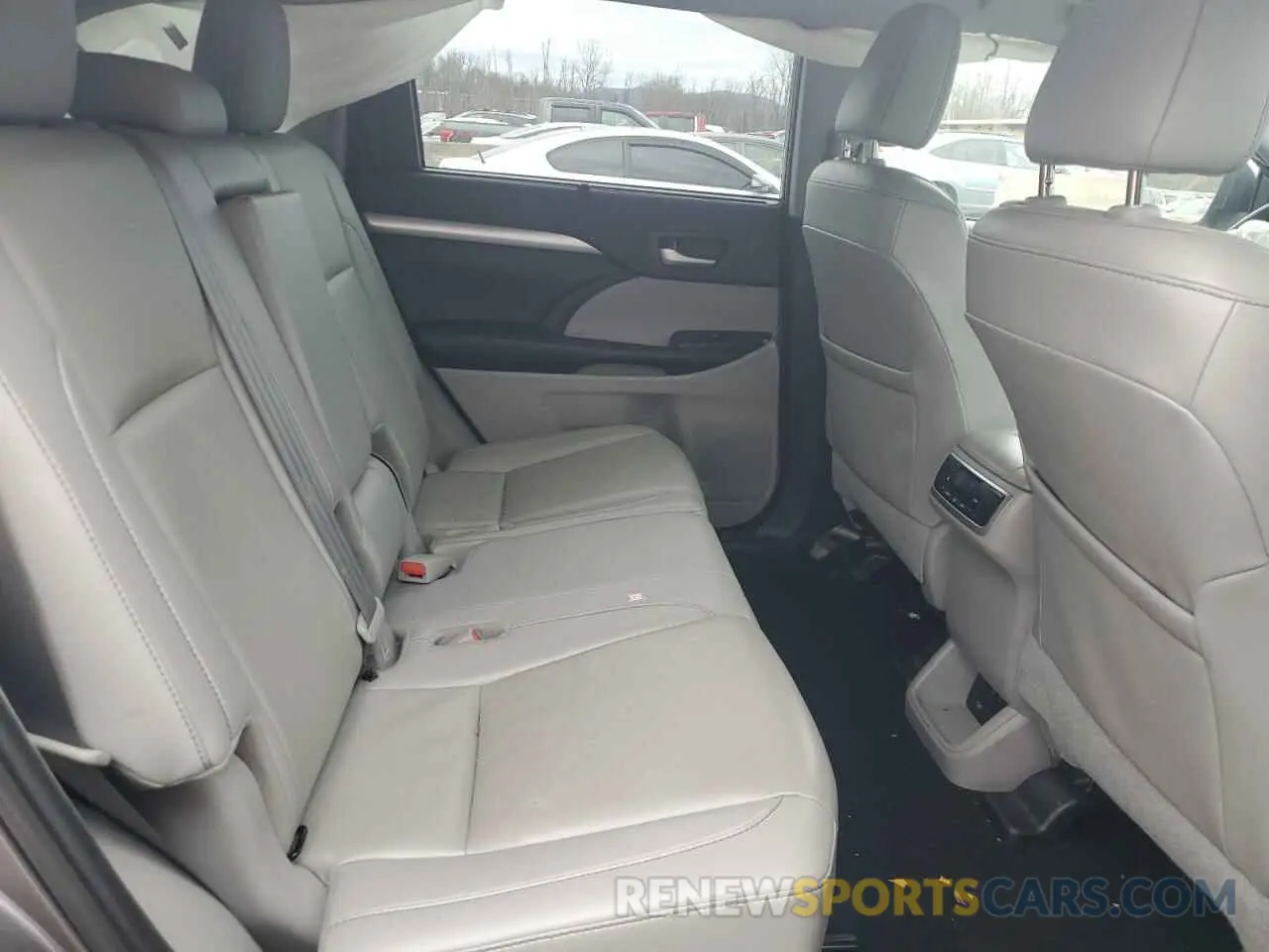 11 fotografías del automóvil dañado 5TDJZRFH8KS598432 TOYOTA HIGHLANDER 2019