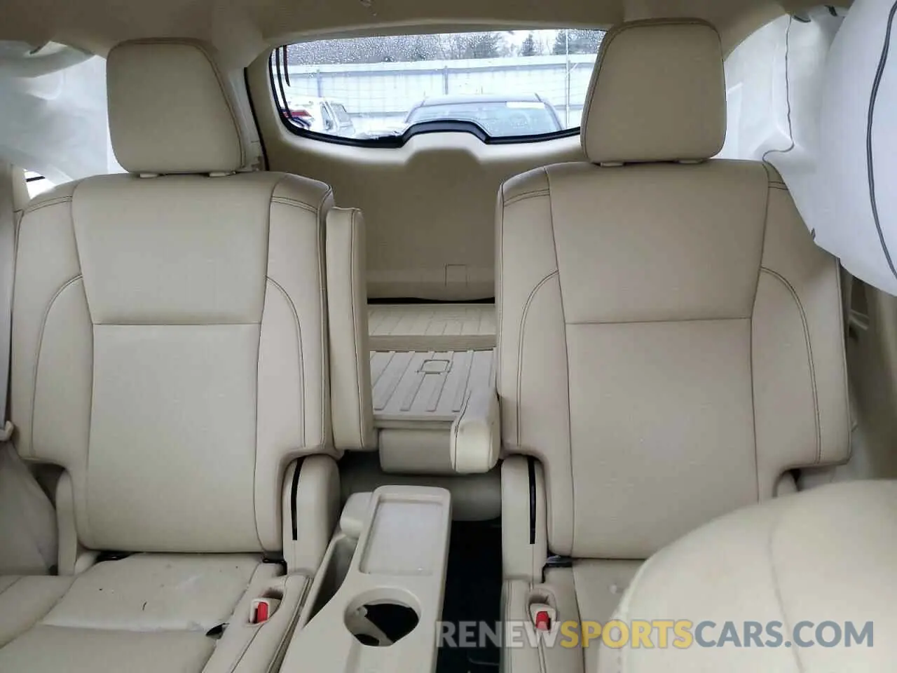 10 fotografías del automóvil dañado 5TDJZRFH8KS603676 TOYOTA HIGHLANDER 2019