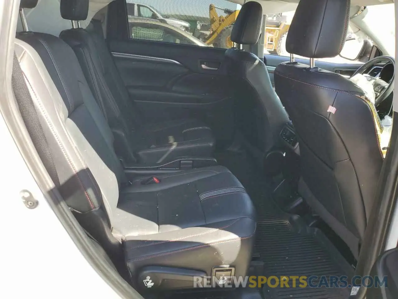 11 fotografías del automóvil dañado 5TDJZRFH8KS606609 TOYOTA HIGHLANDER 2019