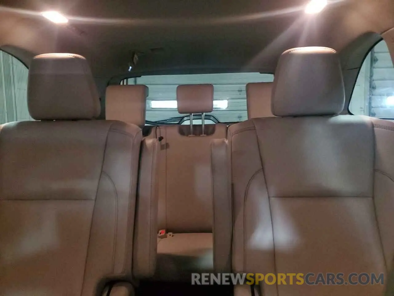 10 fotografías del automóvil dañado 5TDJZRFH8KS612331 TOYOTA HIGHLANDER 2019