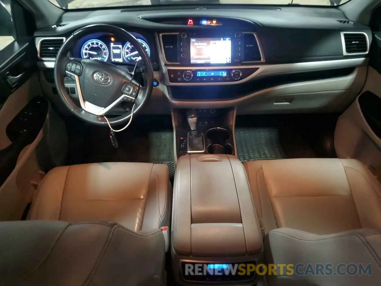 8 fotografías del automóvil dañado 5TDJZRFH8KS612331 TOYOTA HIGHLANDER 2019
