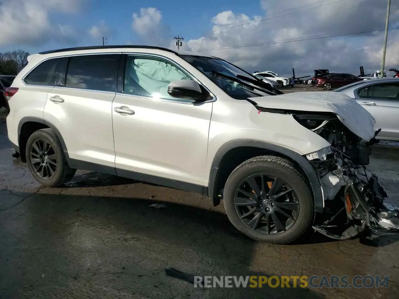 4 fotografías del automóvil dañado 5TDJZRFH8KS613852 TOYOTA HIGHLANDER 2019