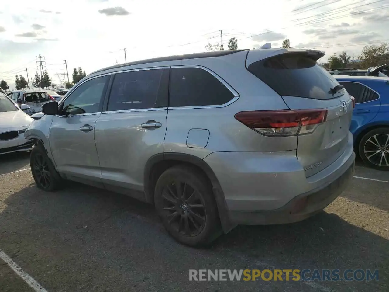 2 fotografías del automóvil dañado 5TDJZRFH8KS620266 TOYOTA HIGHLANDER 2019