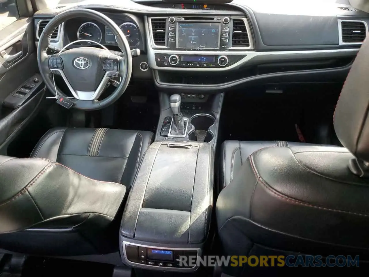 8 fotografías del automóvil dañado 5TDJZRFH8KS620266 TOYOTA HIGHLANDER 2019