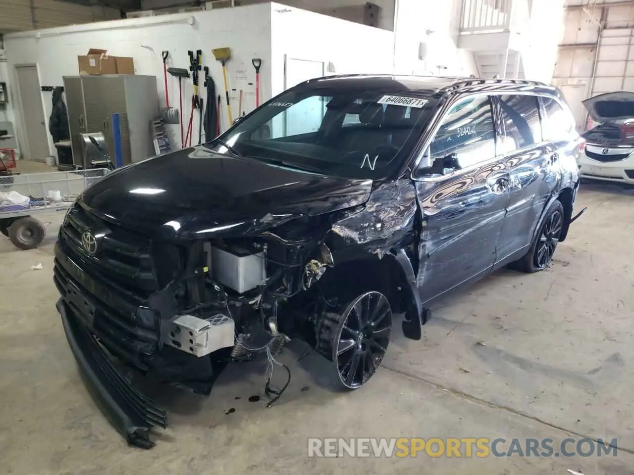 2 fotografías del automóvil dañado 5TDJZRFH8KS702420 TOYOTA HIGHLANDER 2019