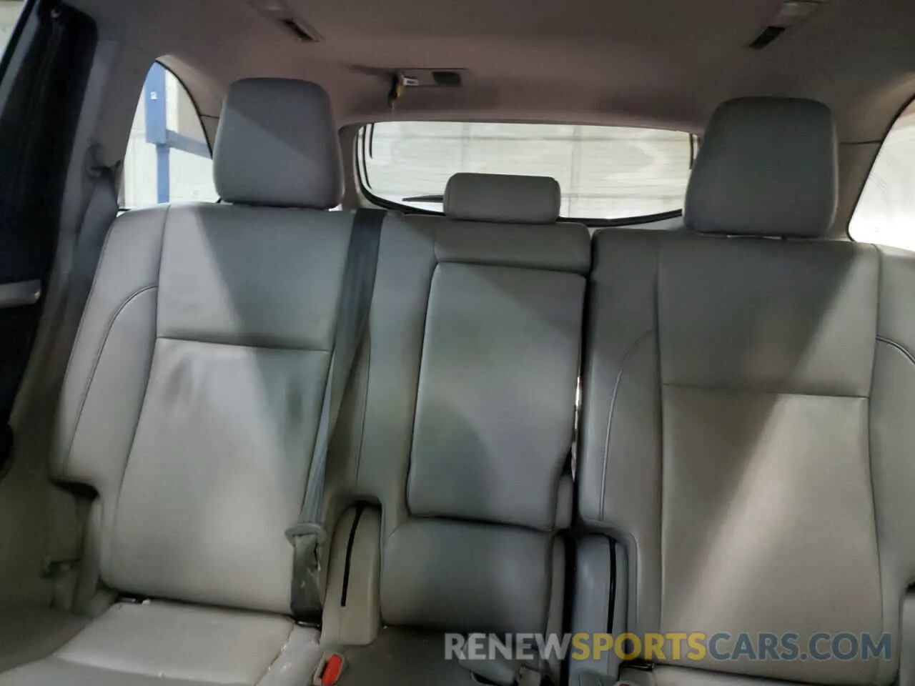 10 fotografías del automóvil dañado 5TDJZRFH8KS919840 TOYOTA HIGHLANDER 2019