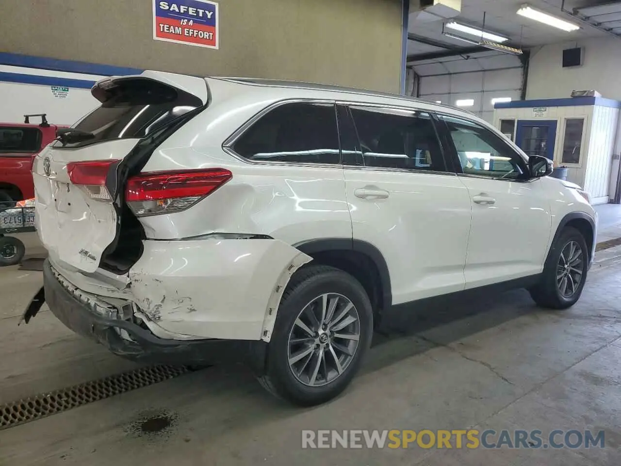 3 fotografías del automóvil dañado 5TDJZRFH8KS919840 TOYOTA HIGHLANDER 2019