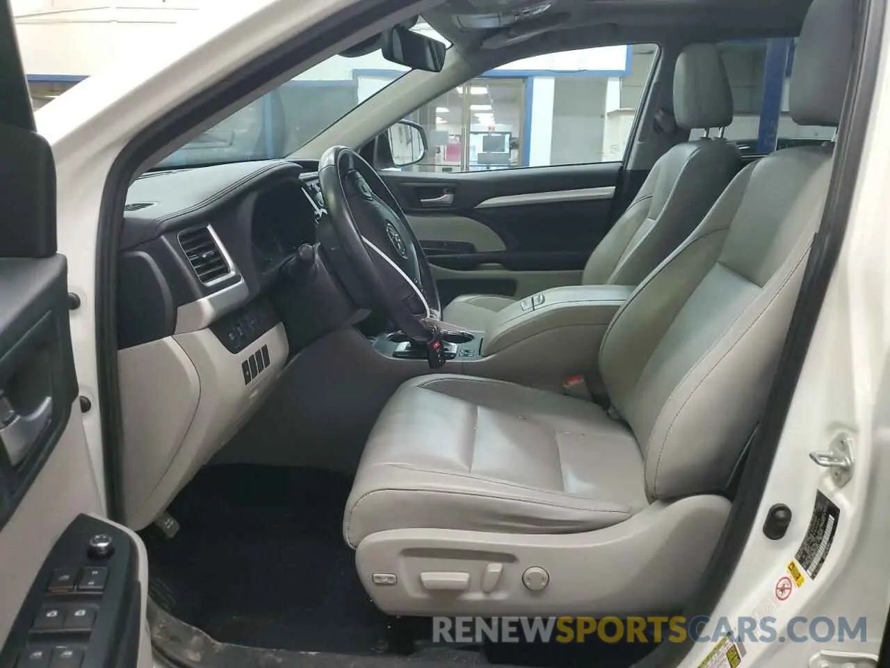 7 fotografías del automóvil dañado 5TDJZRFH8KS919840 TOYOTA HIGHLANDER 2019