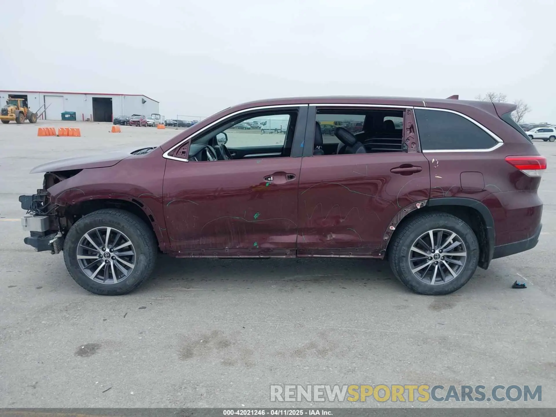 14 fotografías del automóvil dañado 5TDJZRFH8KS993713 TOYOTA HIGHLANDER 2019
