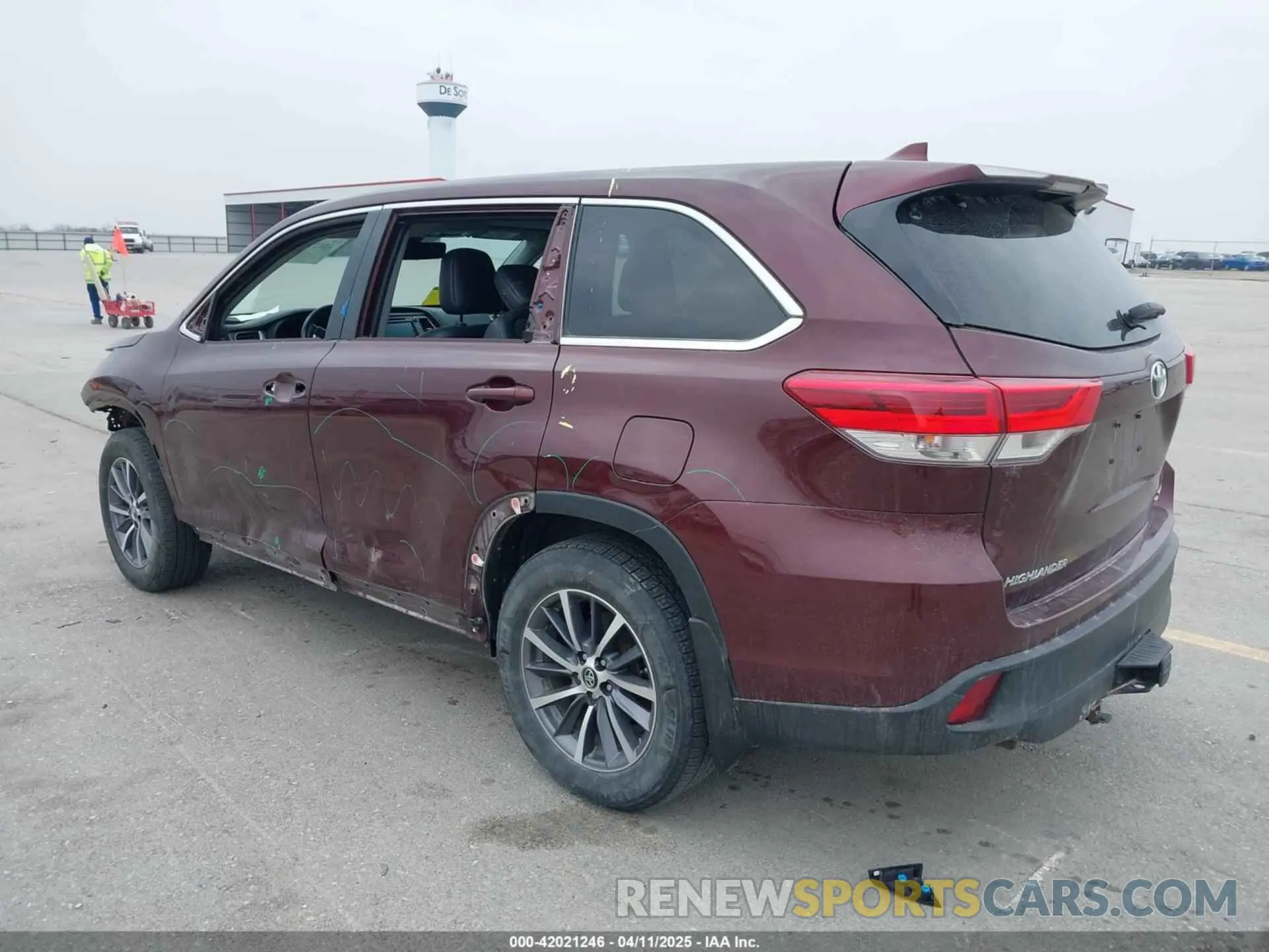 3 fotografías del automóvil dañado 5TDJZRFH8KS993713 TOYOTA HIGHLANDER 2019