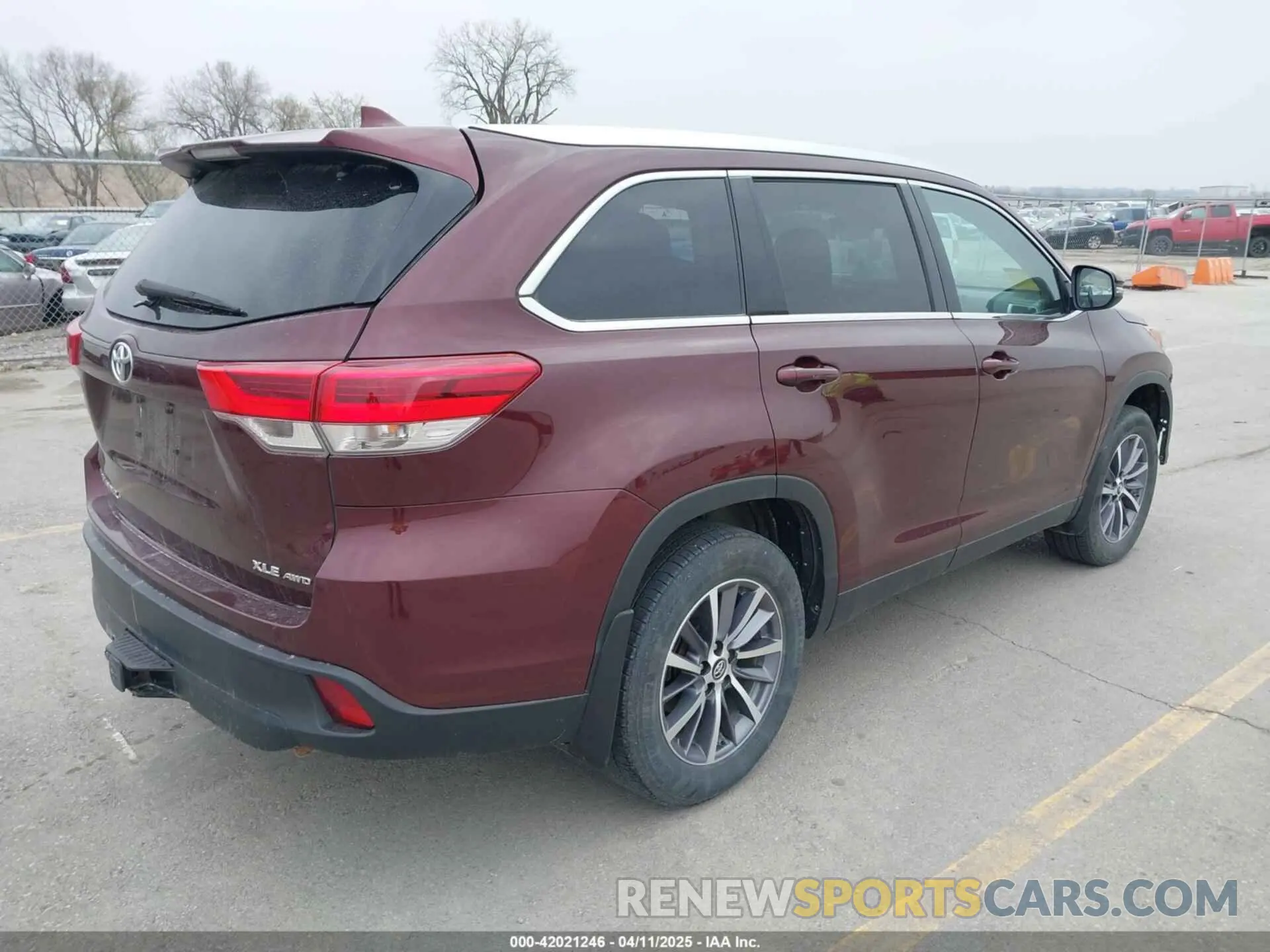 4 fotografías del automóvil dañado 5TDJZRFH8KS993713 TOYOTA HIGHLANDER 2019