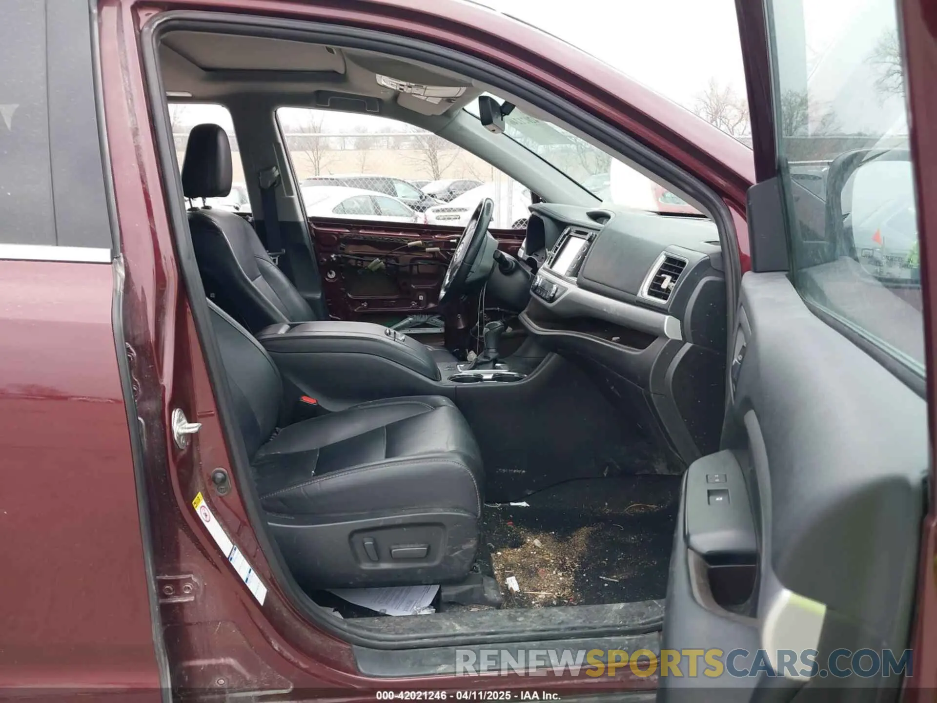 5 fotografías del automóvil dañado 5TDJZRFH8KS993713 TOYOTA HIGHLANDER 2019