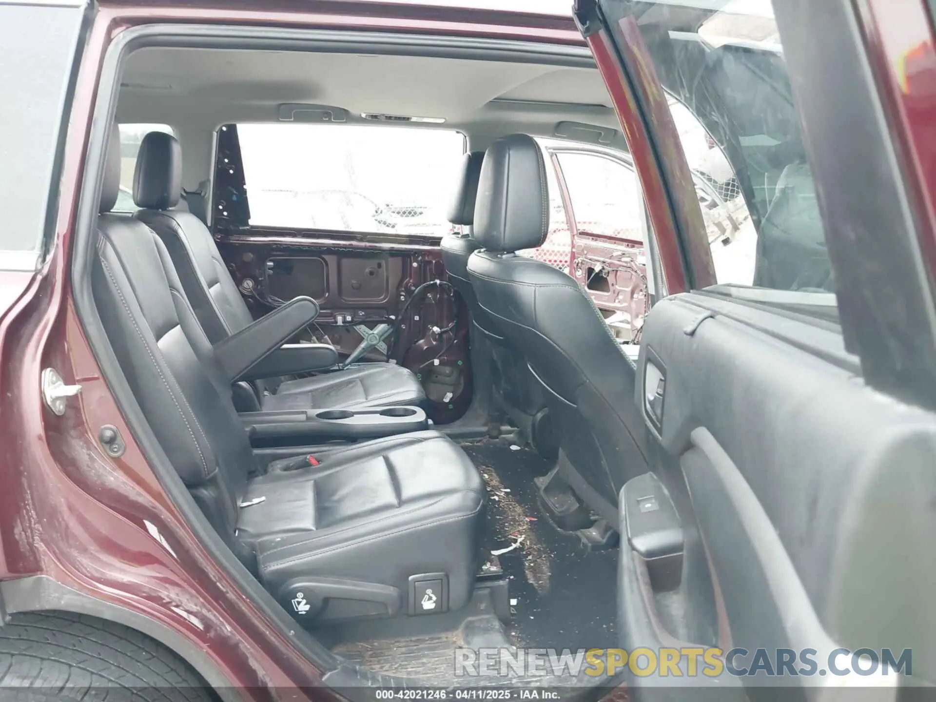 8 fotografías del automóvil dañado 5TDJZRFH8KS993713 TOYOTA HIGHLANDER 2019