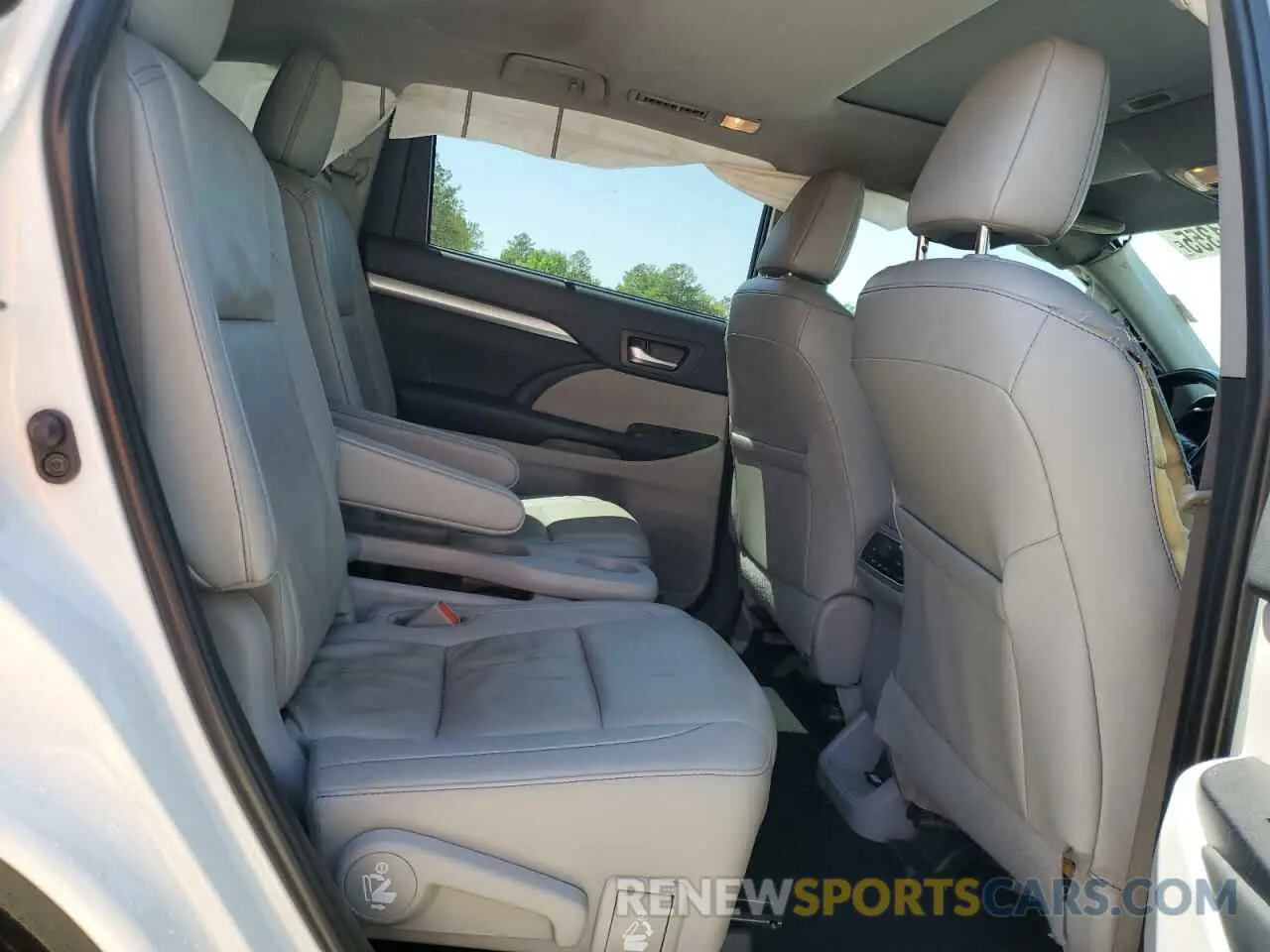 11 fotografías del automóvil dañado 5TDJZRFH9KS571773 TOYOTA HIGHLANDER 2019