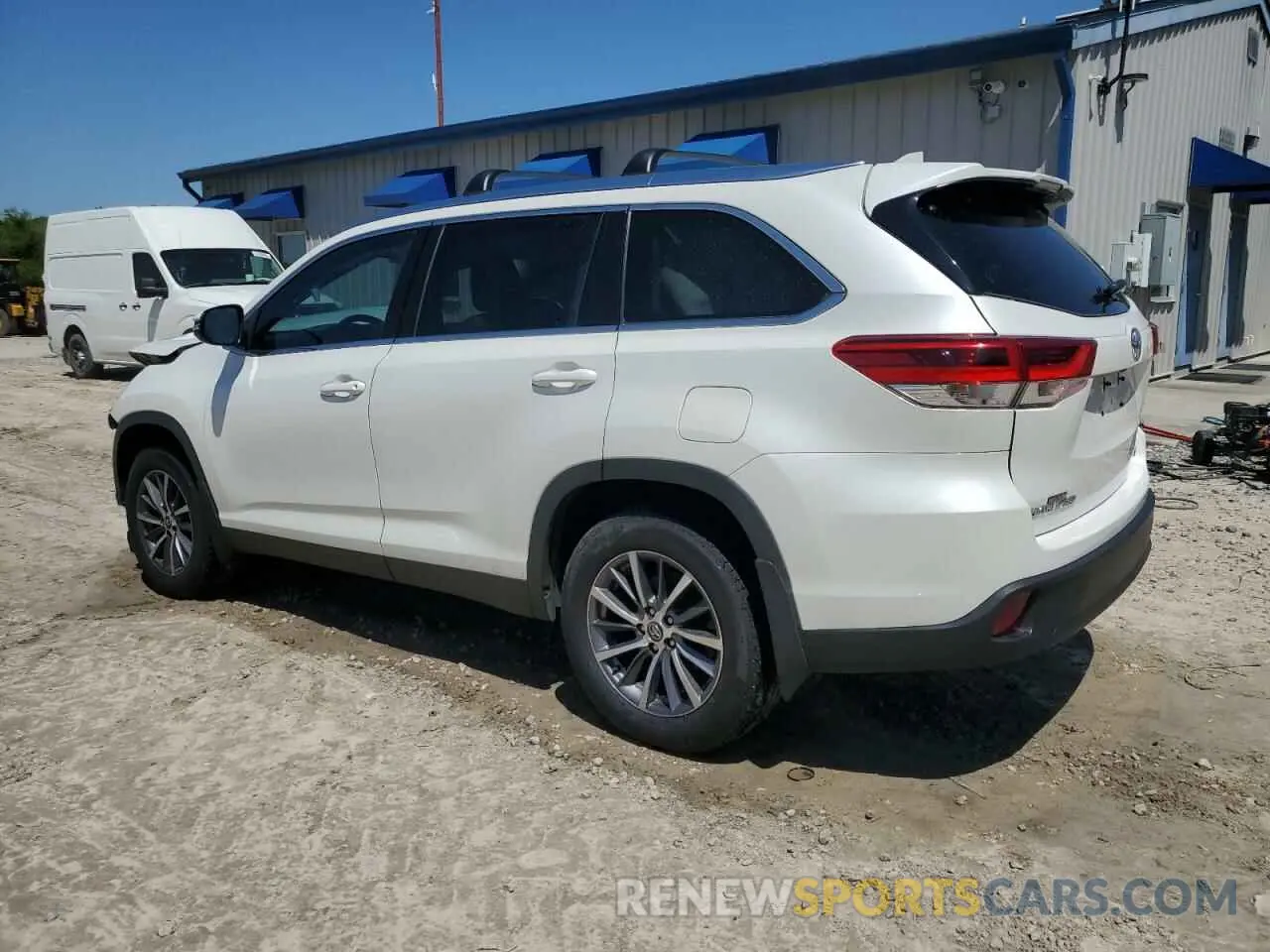 2 fotografías del automóvil dañado 5TDJZRFH9KS571773 TOYOTA HIGHLANDER 2019