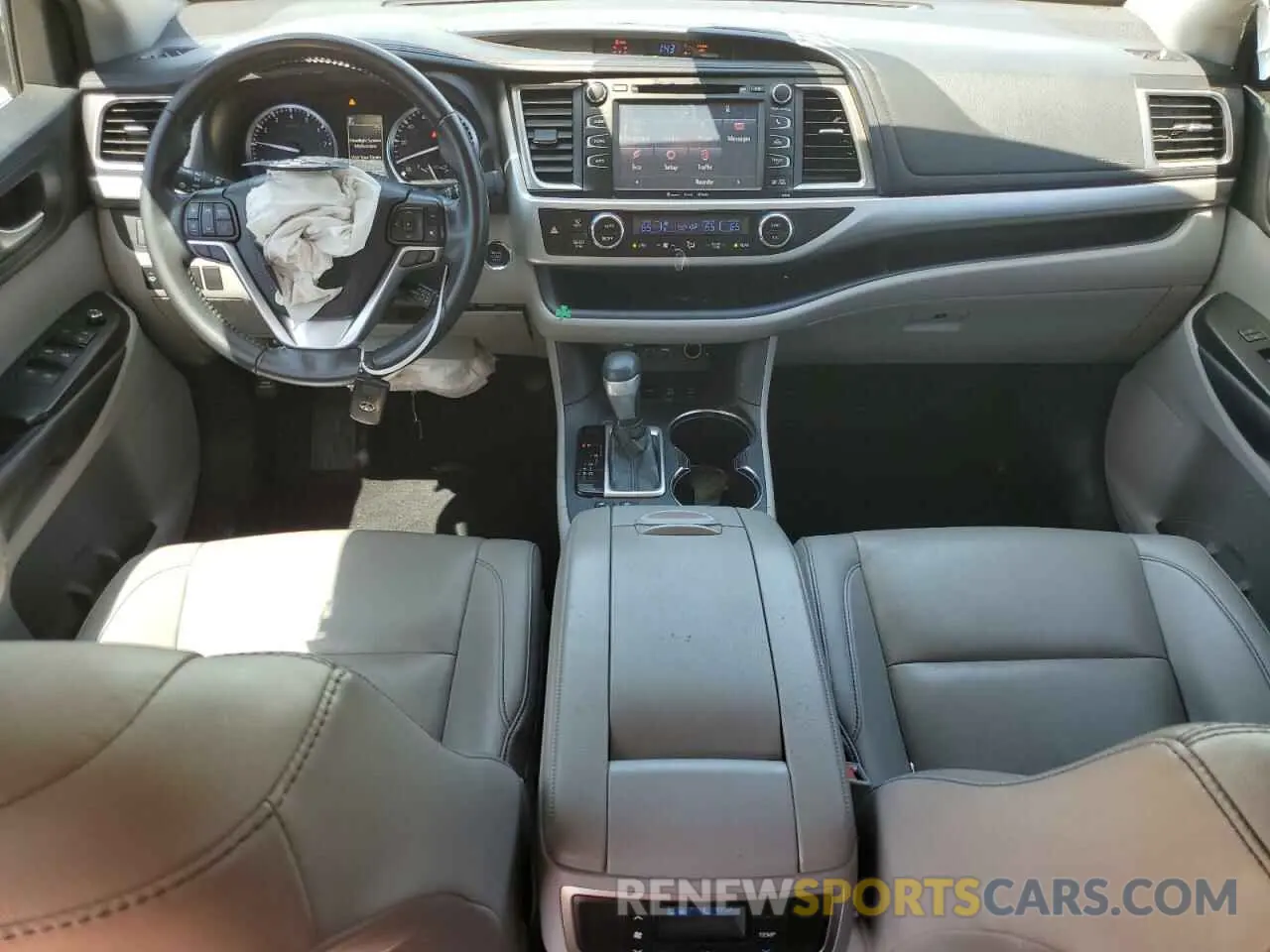 8 fotografías del automóvil dañado 5TDJZRFH9KS571773 TOYOTA HIGHLANDER 2019