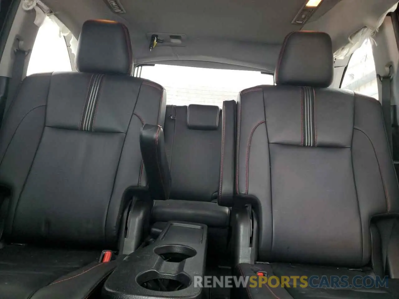 10 fotografías del automóvil dañado 5TDJZRFH9KS578755 TOYOTA HIGHLANDER 2019