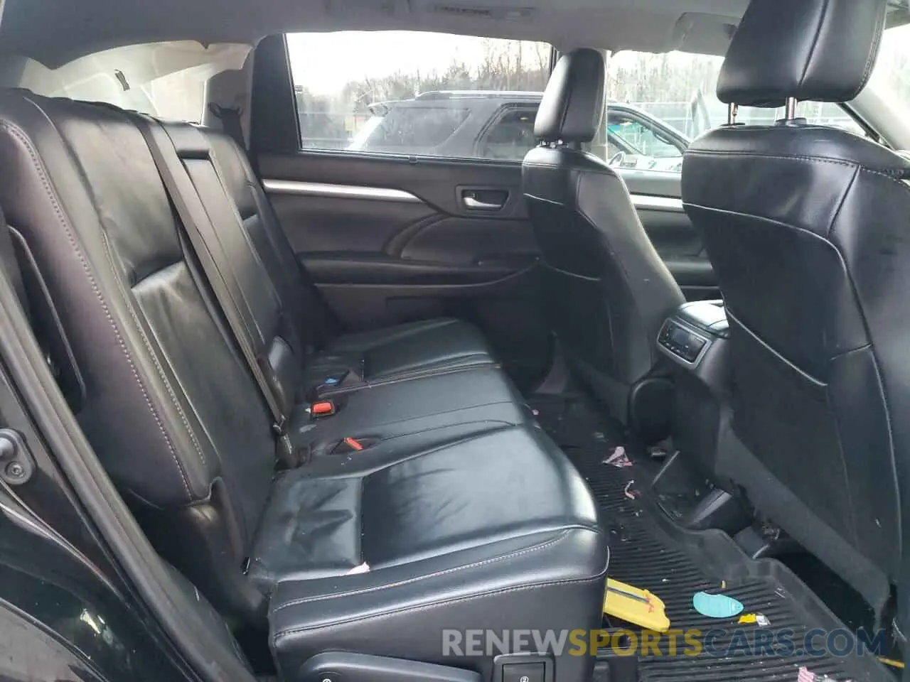 11 fotografías del automóvil dañado 5TDJZRFH9KS589576 TOYOTA HIGHLANDER 2019