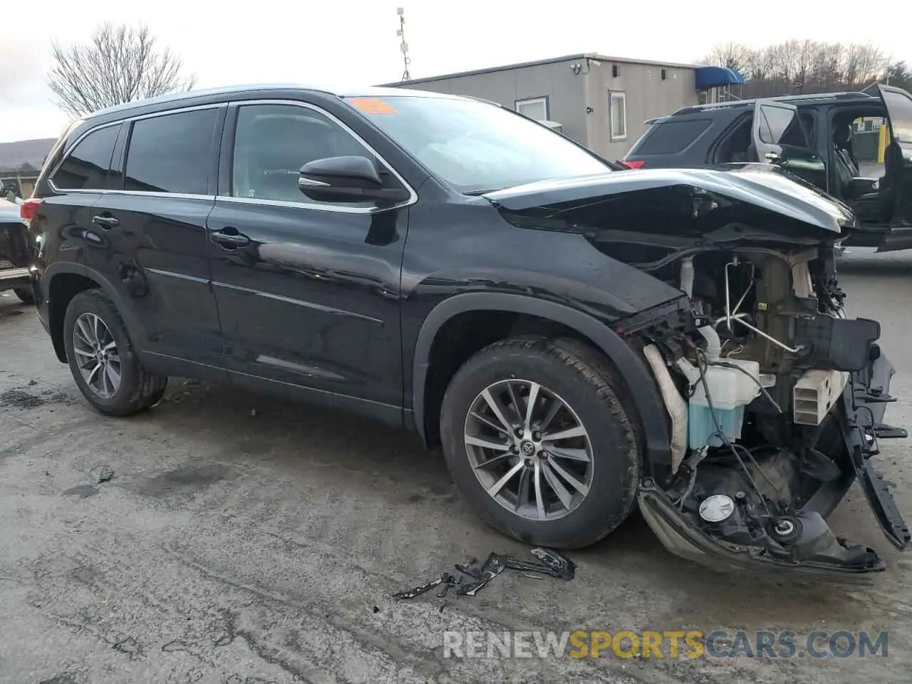 4 fotografías del automóvil dañado 5TDJZRFH9KS589576 TOYOTA HIGHLANDER 2019