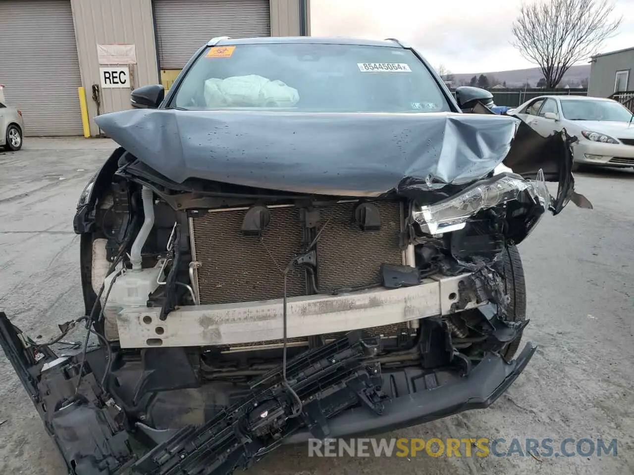5 fotografías del automóvil dañado 5TDJZRFH9KS589576 TOYOTA HIGHLANDER 2019