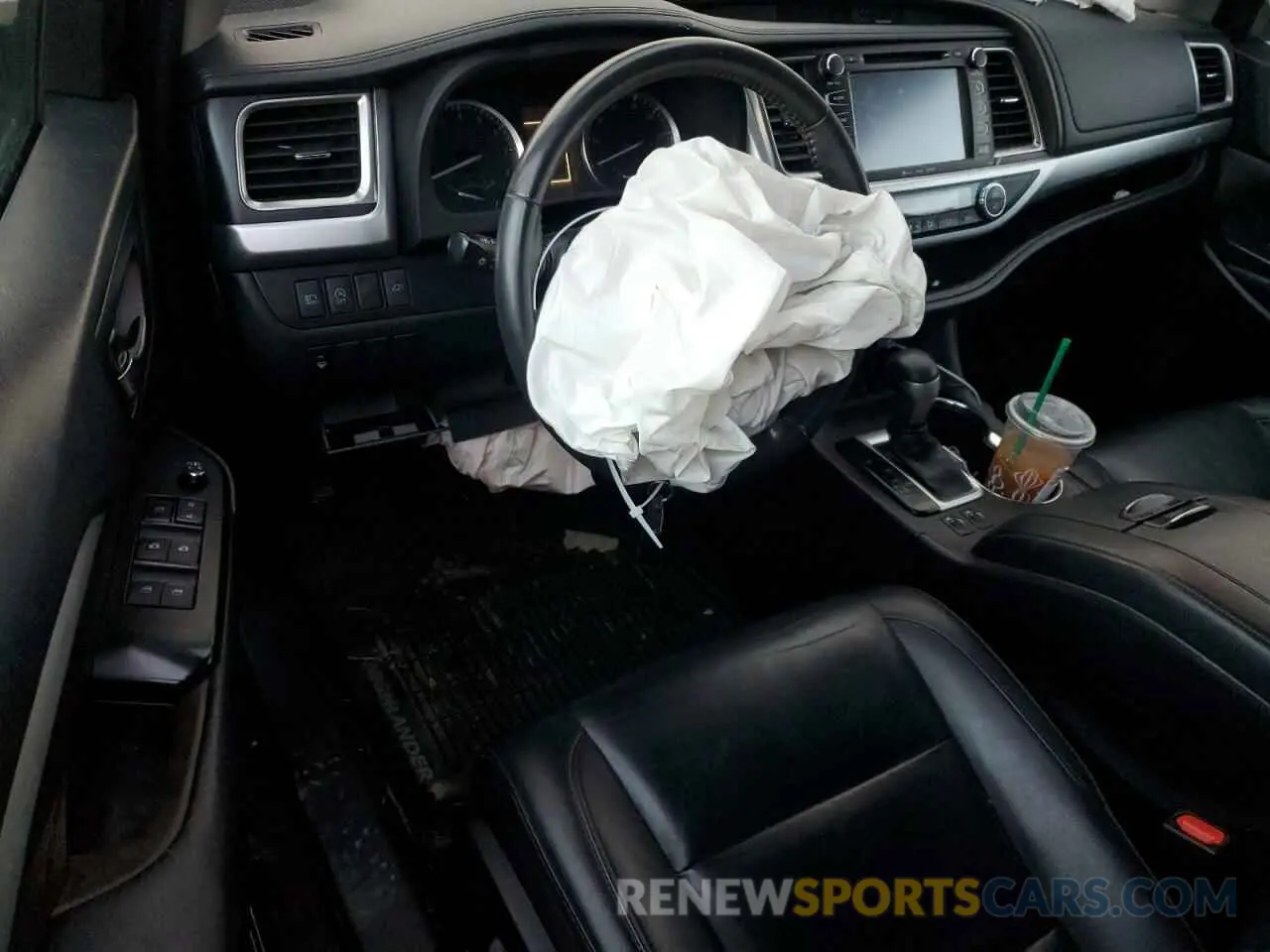 8 fotografías del automóvil dañado 5TDJZRFH9KS589576 TOYOTA HIGHLANDER 2019