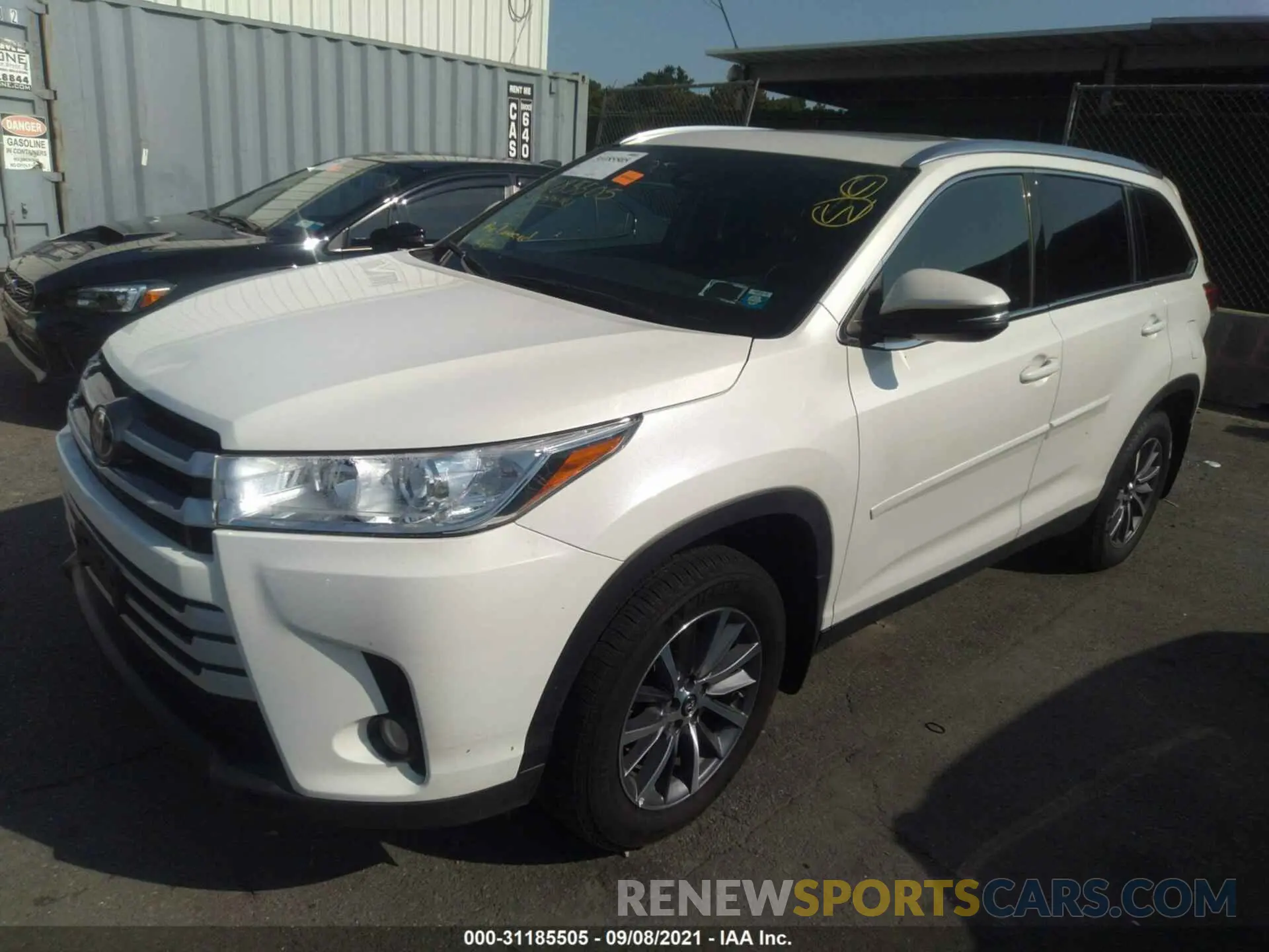 2 fotografías del automóvil dañado 5TDJZRFH9KS595278 TOYOTA HIGHLANDER 2019
