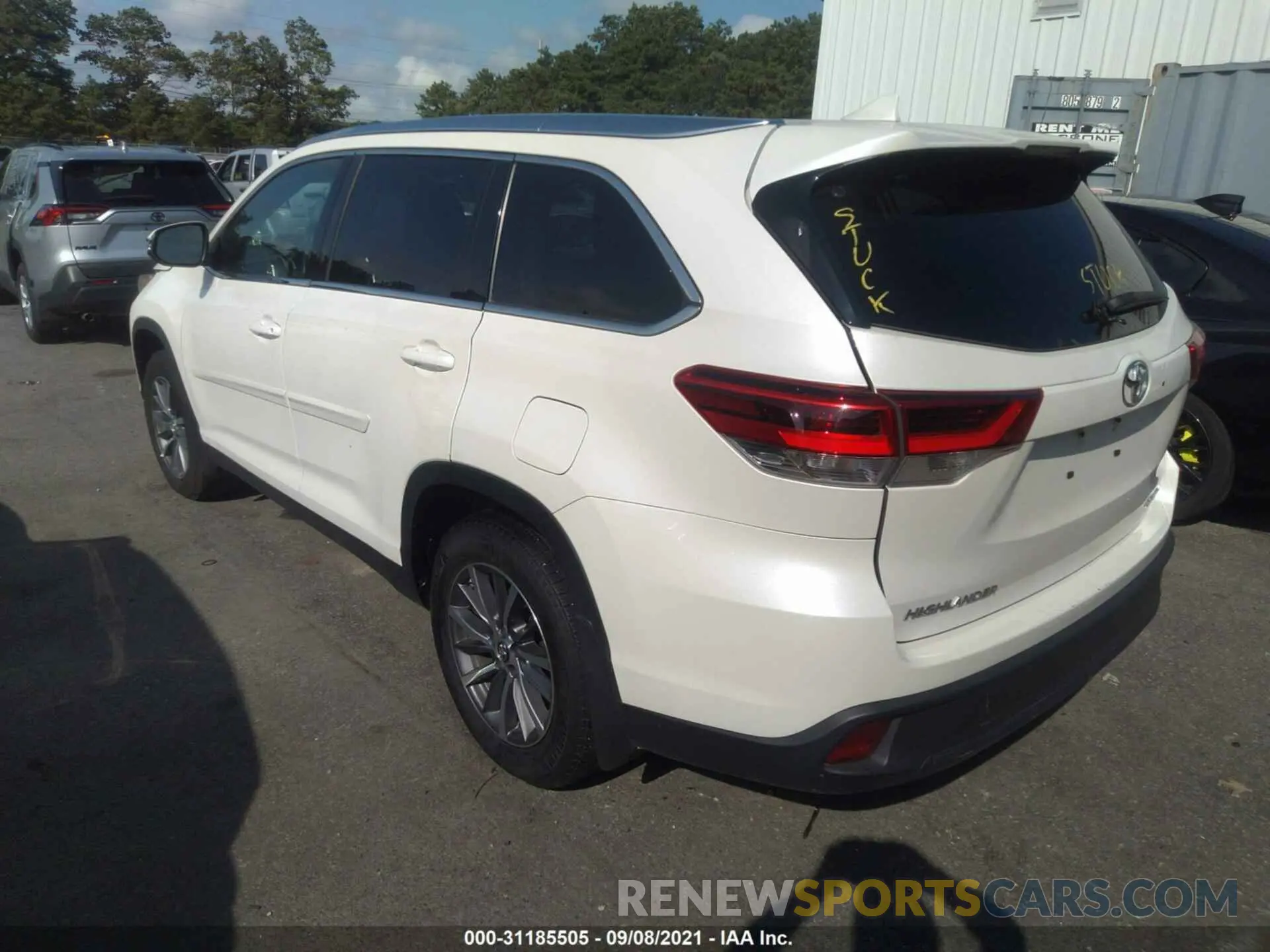 3 fotografías del automóvil dañado 5TDJZRFH9KS595278 TOYOTA HIGHLANDER 2019