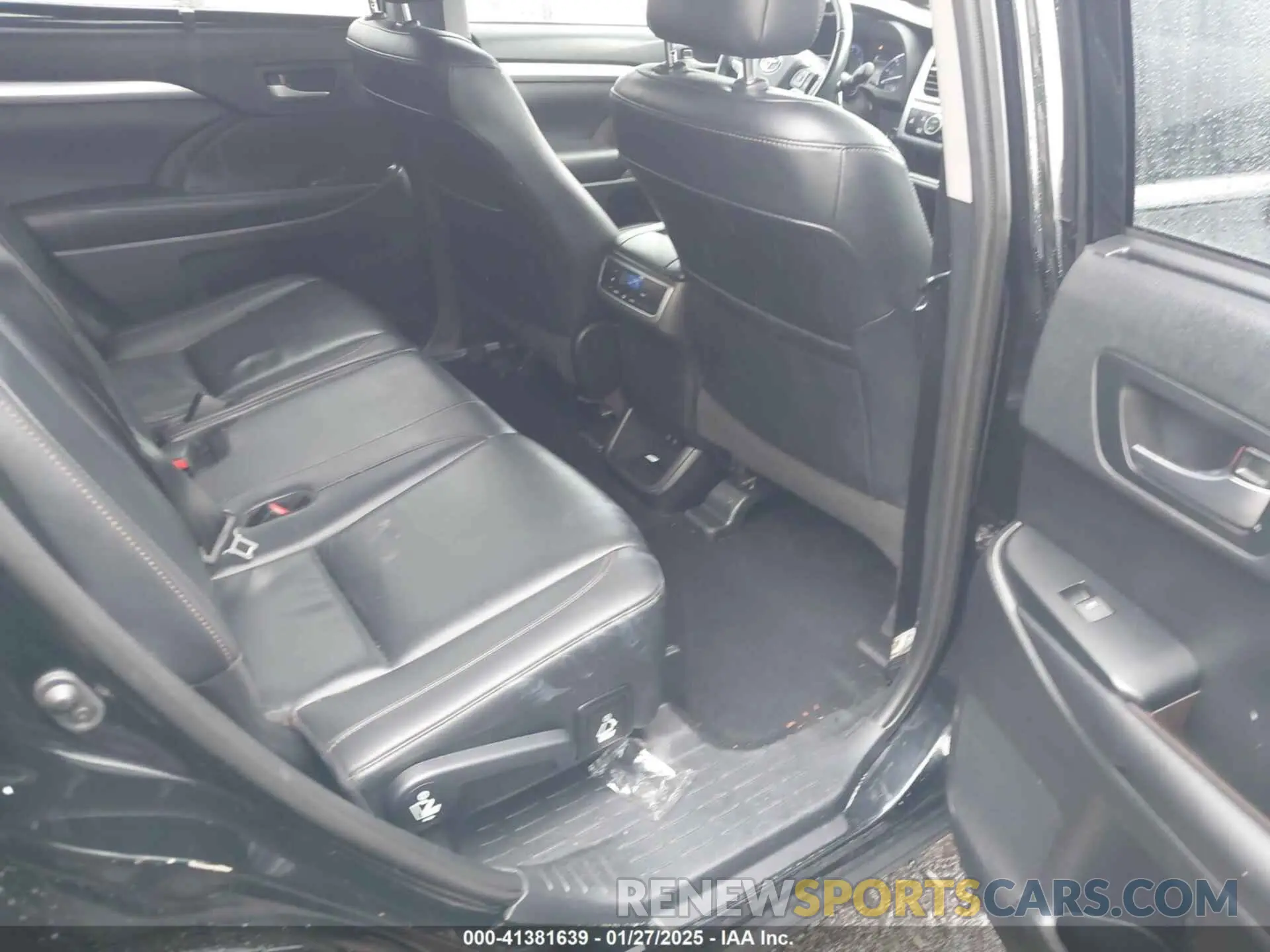 8 fotografías del automóvil dañado 5TDJZRFH9KS597953 TOYOTA HIGHLANDER 2019
