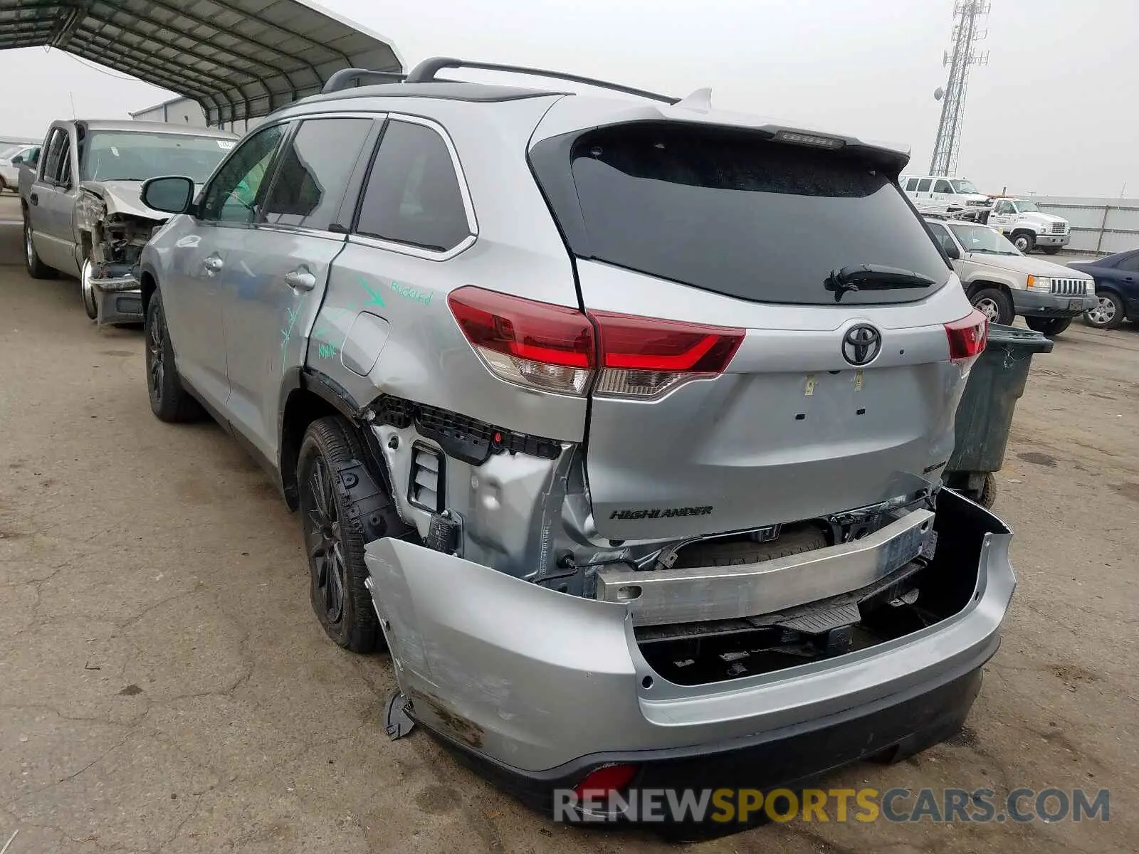 3 fotografías del automóvil dañado 5TDJZRFH9KS604013 TOYOTA HIGHLANDER 2019