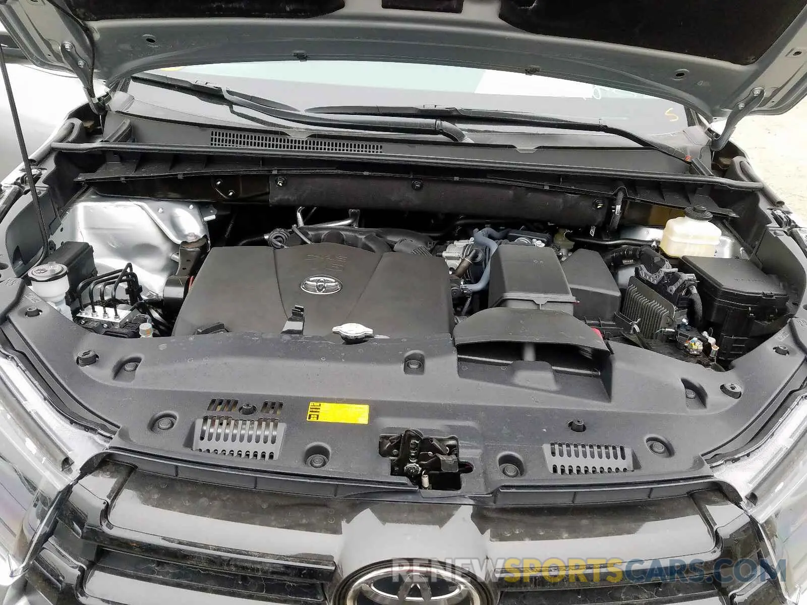 7 fotografías del automóvil dañado 5TDJZRFH9KS604013 TOYOTA HIGHLANDER 2019