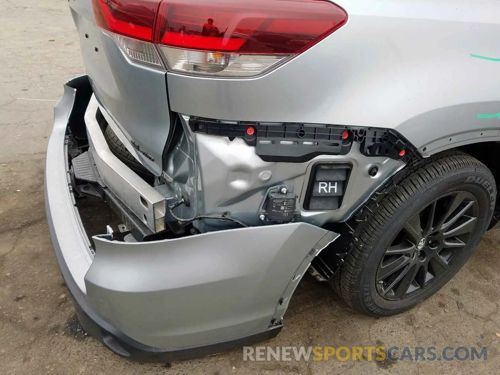 9 fotografías del automóvil dañado 5TDJZRFH9KS604013 TOYOTA HIGHLANDER 2019
