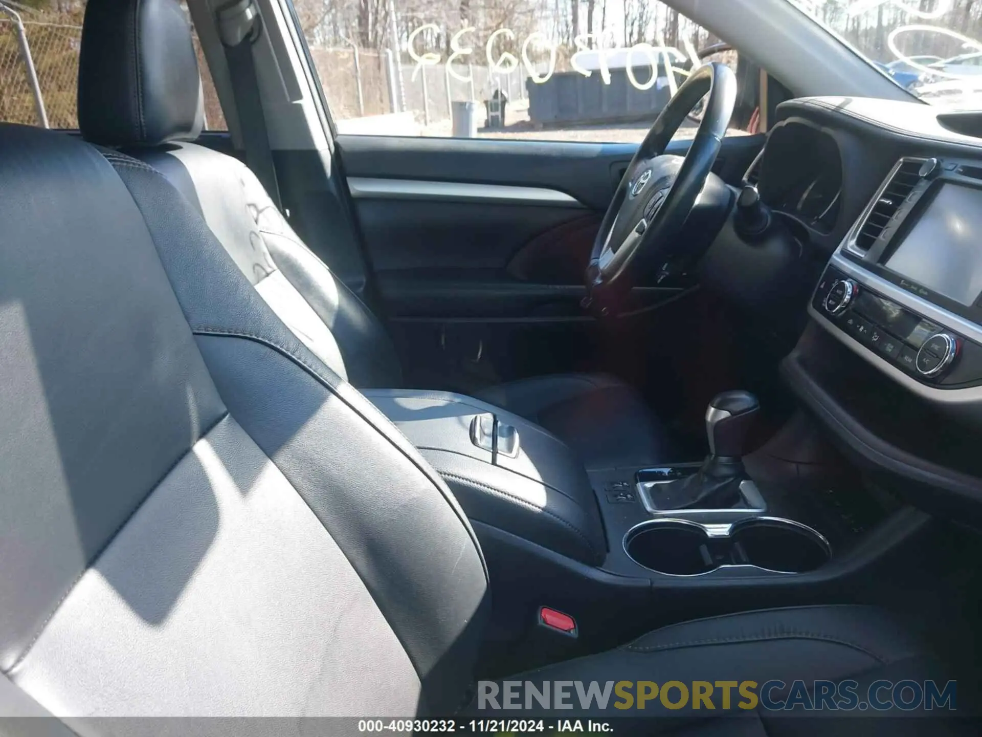 5 fotografías del automóvil dañado 5TDJZRFH9KS627467 TOYOTA HIGHLANDER 2019
