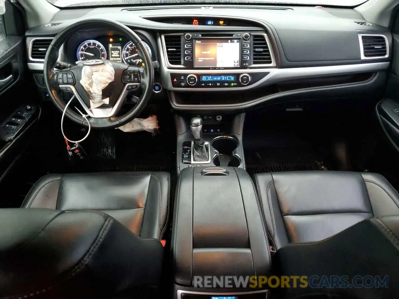 8 fotografías del automóvil dañado 5TDJZRFH9KS712163 TOYOTA HIGHLANDER 2019