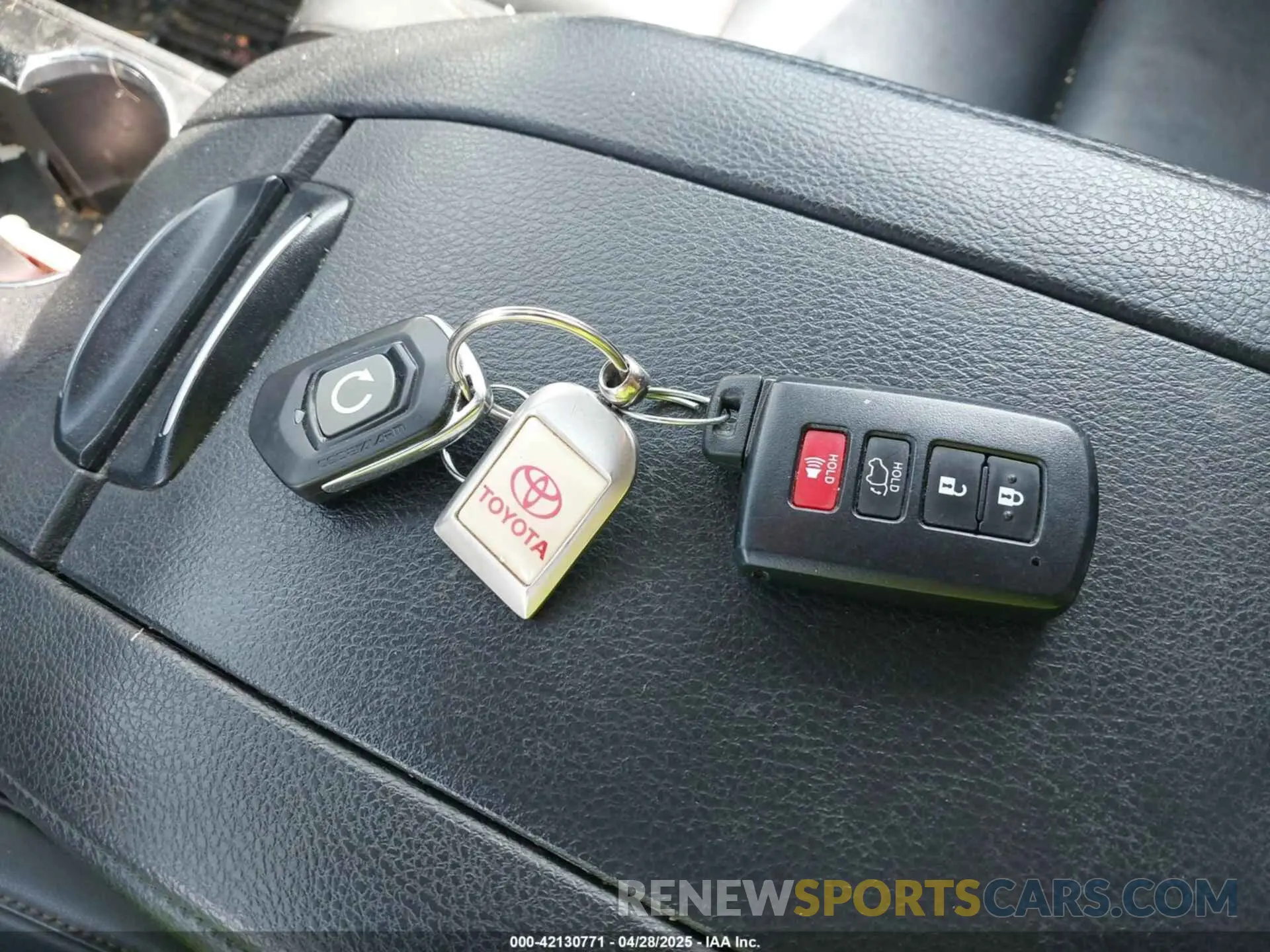 11 fotografías del automóvil dañado 5TDJZRFH9KS917580 TOYOTA HIGHLANDER 2019