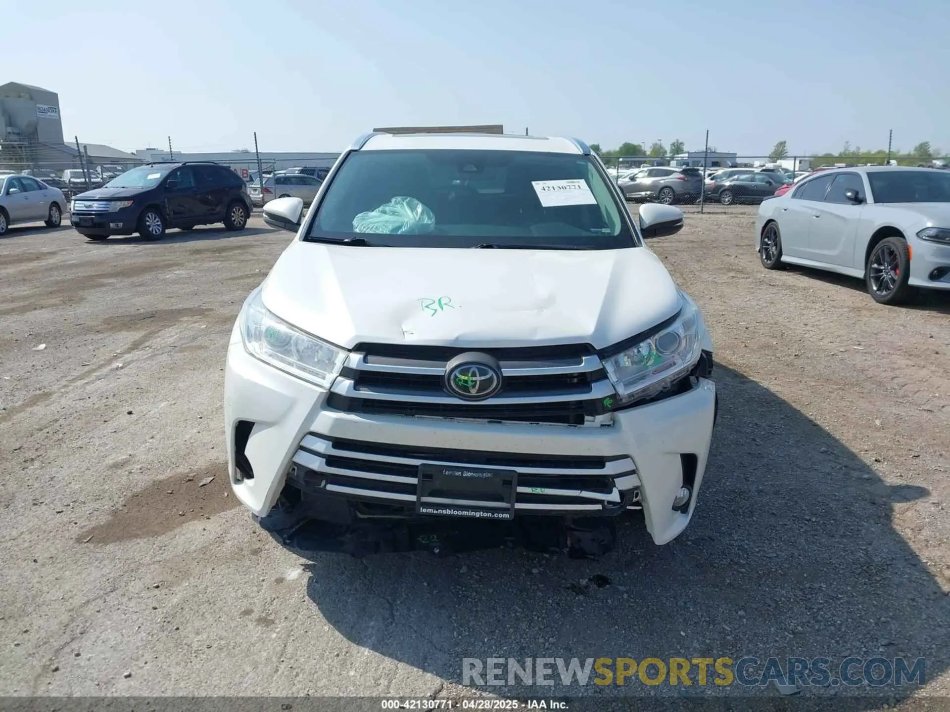 13 fotografías del automóvil dañado 5TDJZRFH9KS917580 TOYOTA HIGHLANDER 2019