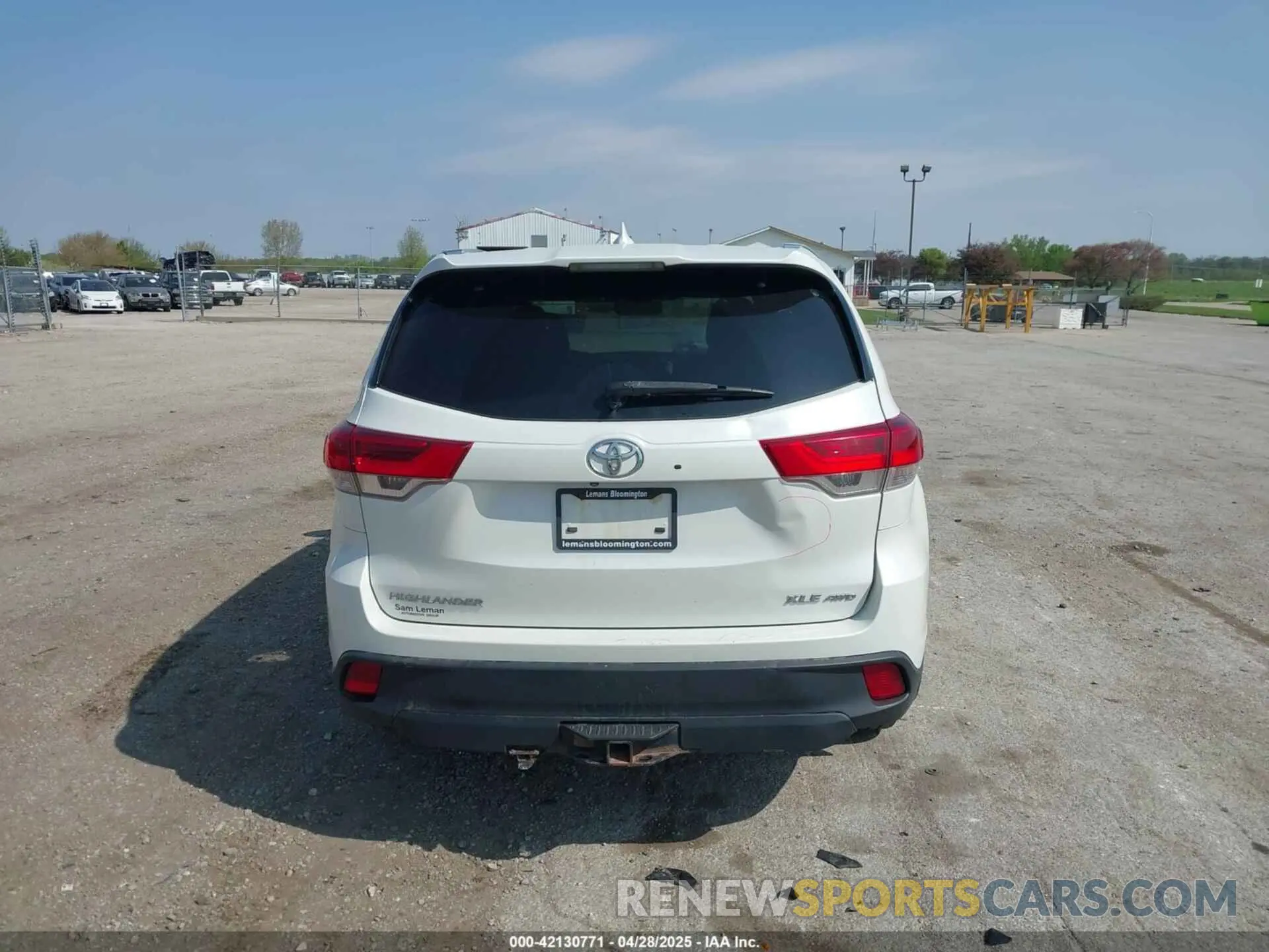 17 fotografías del automóvil dañado 5TDJZRFH9KS917580 TOYOTA HIGHLANDER 2019
