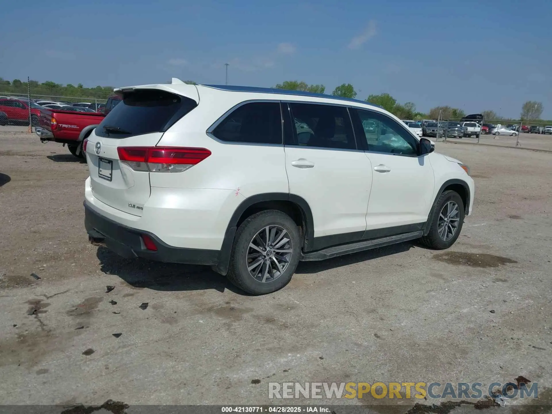 4 fotografías del automóvil dañado 5TDJZRFH9KS917580 TOYOTA HIGHLANDER 2019