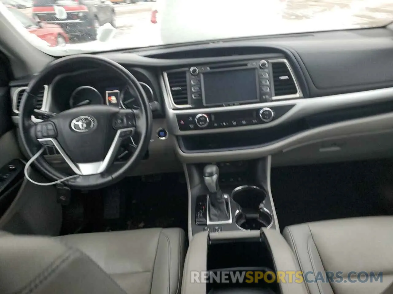 8 fotografías del automóvil dañado 5TDJZRFH9KS955844 TOYOTA HIGHLANDER 2019