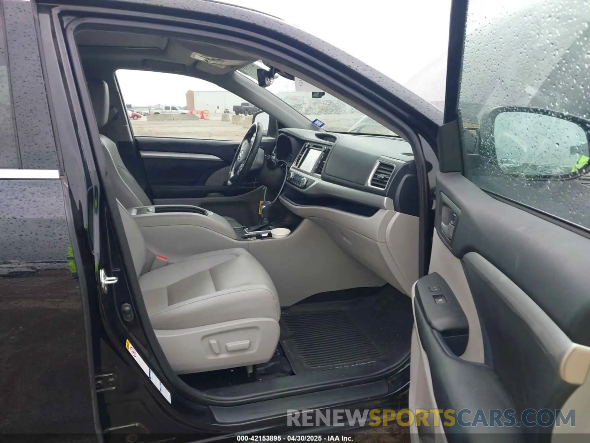 5 fotografías del automóvil dañado 5TDJZRFHXKS573838 TOYOTA HIGHLANDER 2019