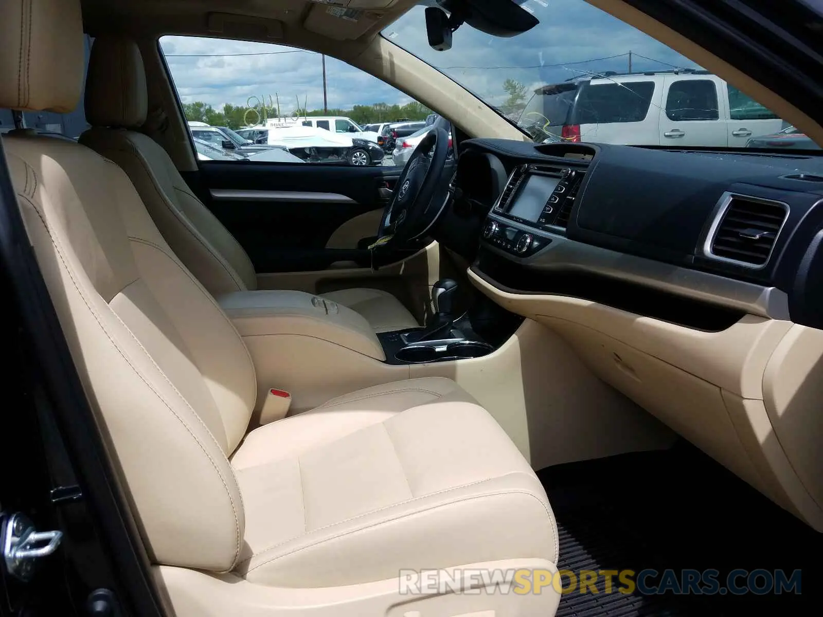 5 fotografías del automóvil dañado 5TDJZRFHXKS577694 TOYOTA HIGHLANDER 2019