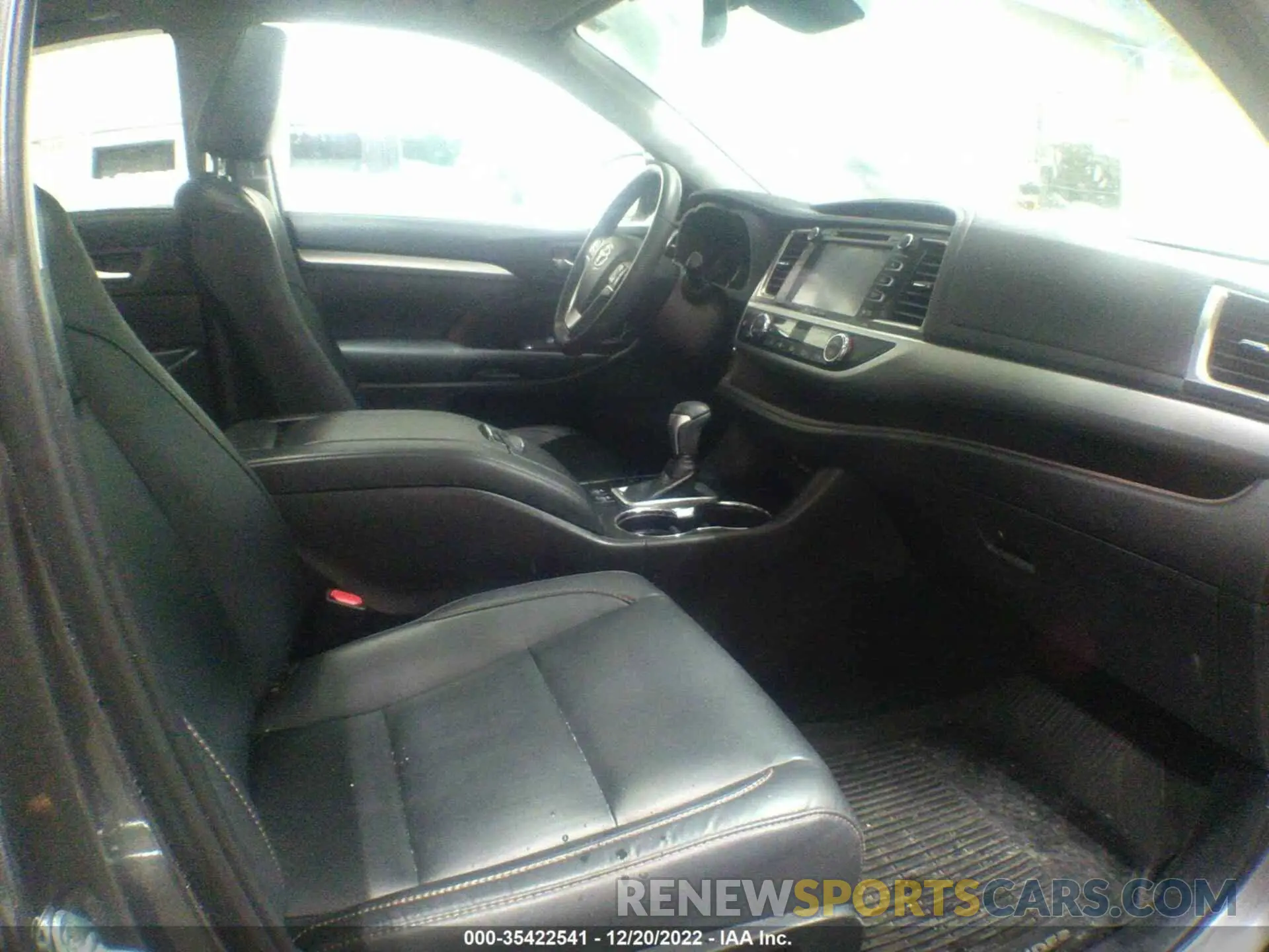 5 fotografías del automóvil dañado 5TDJZRFHXKS595368 TOYOTA HIGHLANDER 2019