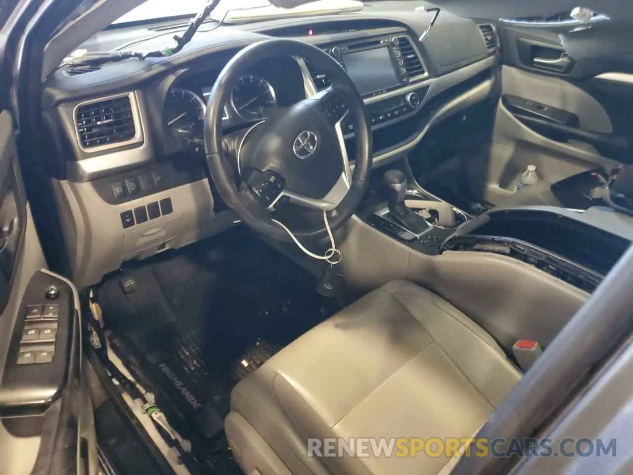 8 fotografías del automóvil dañado 5TDJZRFHXKS628532 TOYOTA HIGHLANDER 2019
