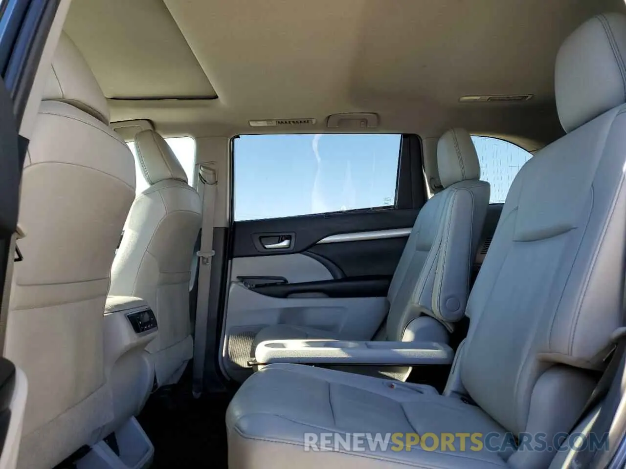 11 fotografías del automóvil dañado 5TDJZRFHXKS744149 TOYOTA HIGHLANDER 2019