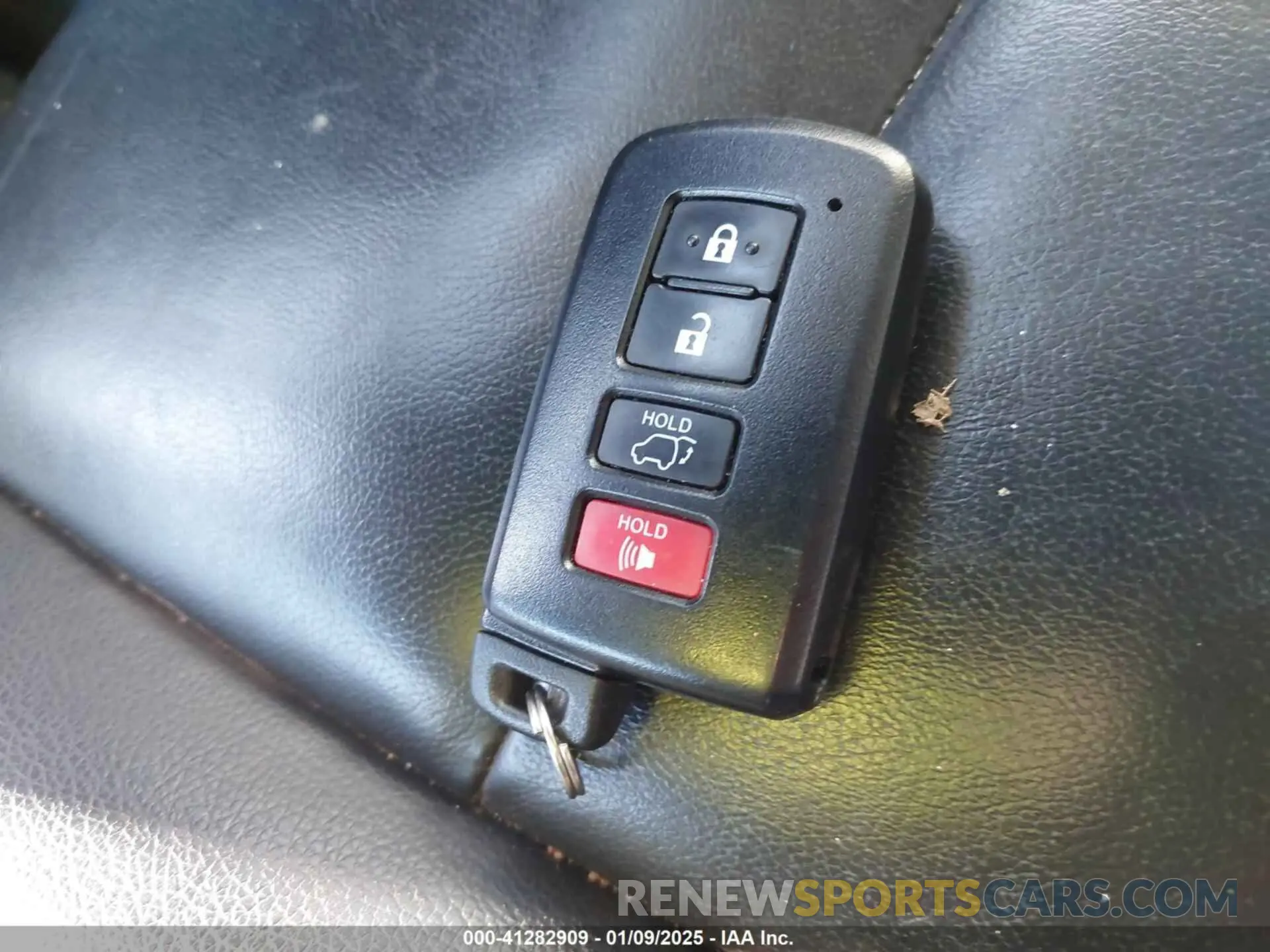 11 fotografías del automóvil dañado 5TDKZRFH0KS301318 TOYOTA HIGHLANDER 2019