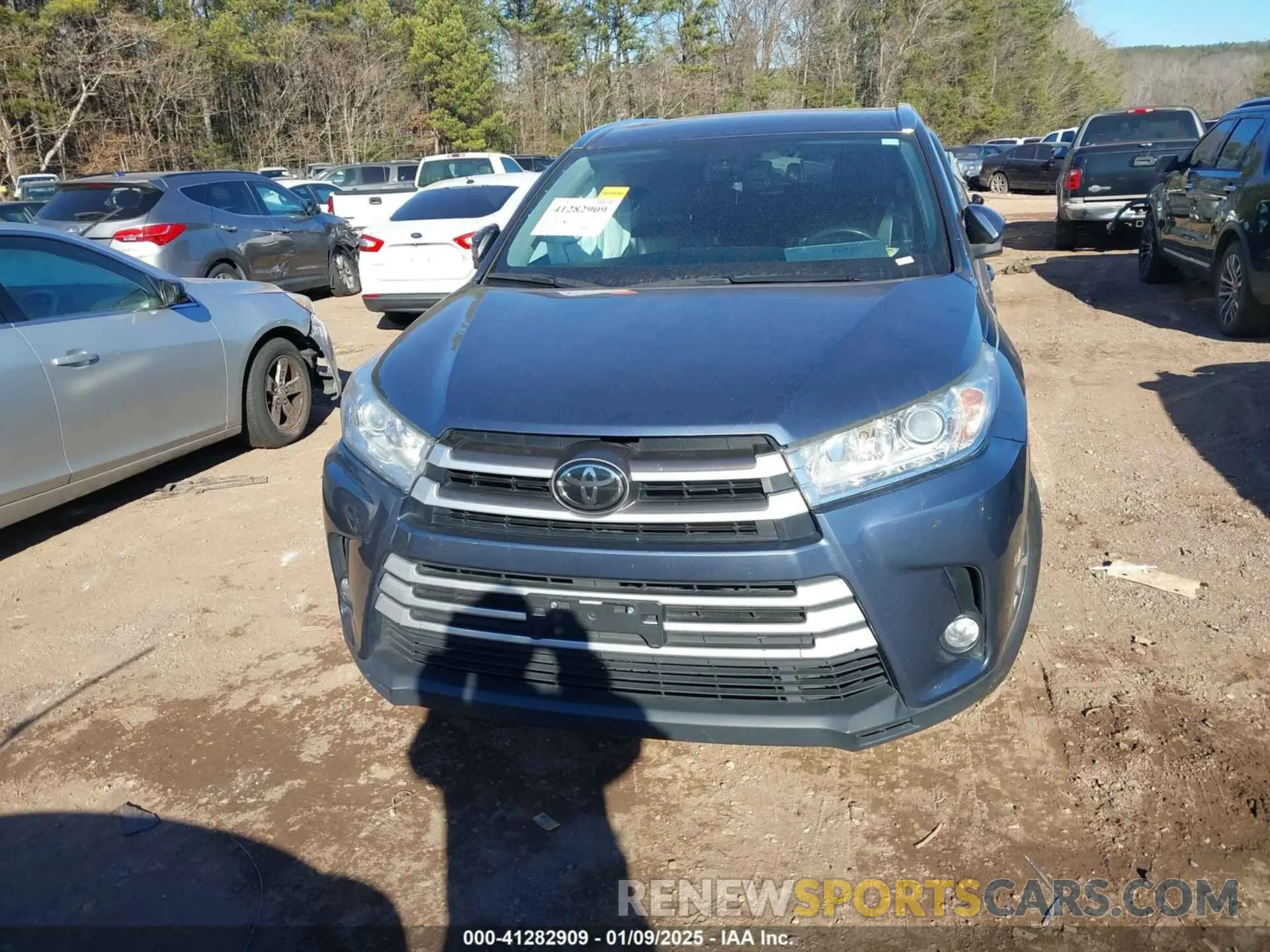 12 fotografías del automóvil dañado 5TDKZRFH0KS301318 TOYOTA HIGHLANDER 2019